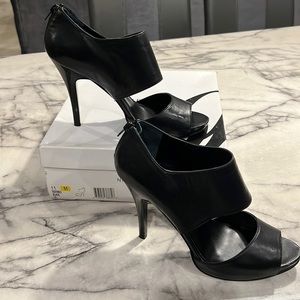 Women high heels, brand Nine West, in excellent condition only been worn once
